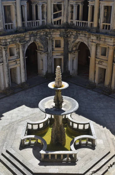 Innergård i Kristi klostret klostret i Tomar, Portugal — Stockfoto