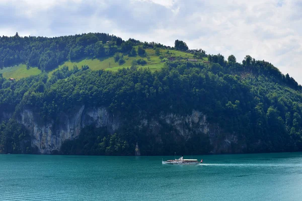 Ελβετική ρετρό τροχό ατμόπλοιο στην λίμνη της Λουκέρνης — Φωτογραφία Αρχείου