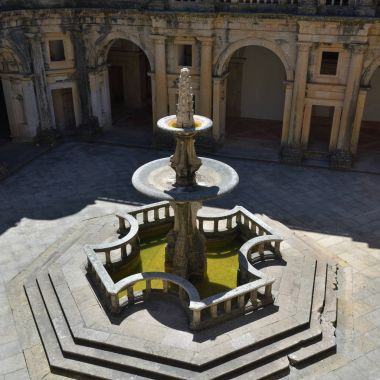 İsa'nın manastır manastır Tomar, Portekiz avluda