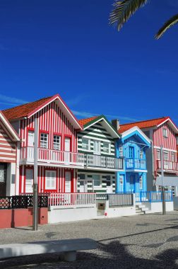 Çizgili renkli evler, Costa Nova, Beira Litoral, Portekiz, Eur