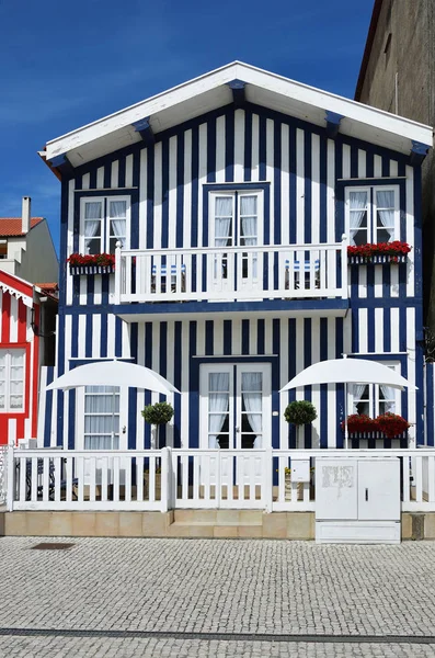 Casas listradas azuis, Costa Nova, Beira Litoral, Portugal, Europa — Fotografia de Stock