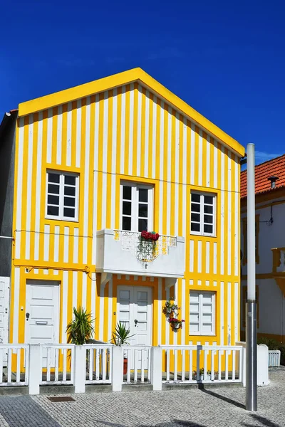 Casas listradas amarelas, Costa Nova, Beira Litoral, Portugal, Euro — Fotografia de Stock