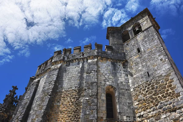 Na zewnątrz kościół templariuszy z klasztor Zakonu Chrystusa — Zdjęcie stockowe