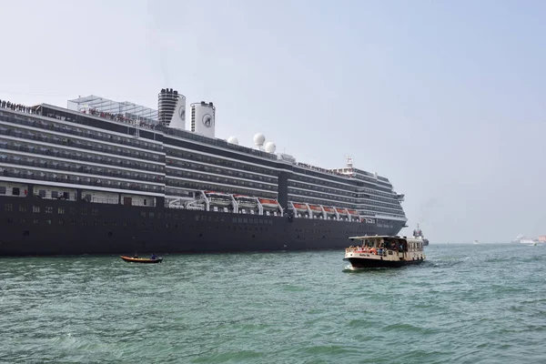 Nave da crociera a Venezia — Foto Stock