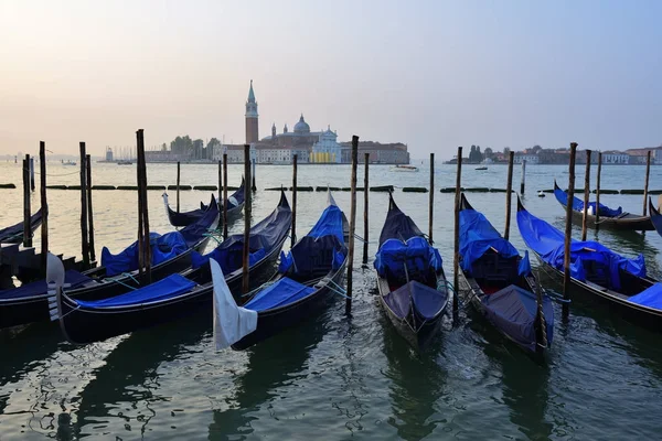 Gondolas i Venedig, Italien — Stockfoto