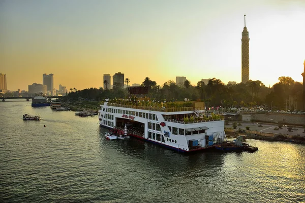 Scenic view of Cairo and Nile river during sunset. Egypt — Stock Photo, Image