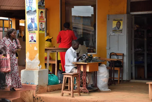 Tailor's shop on the street, Uganda — Stock Photo, Image