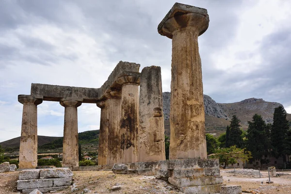 Templo de Apolo en la Antigua Corinto Grecia — Foto de Stock
