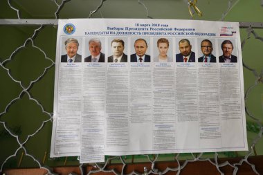 Adaylar ile reklam afişi. Rus başkanlık electio