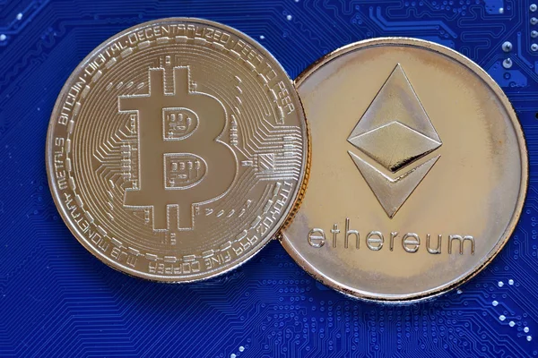 Cripto moneda Bitcoin y Ethereum — Foto de Stock