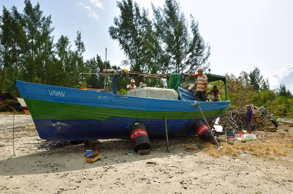 Fishermen, Seychelles island — Stock Photo, Image