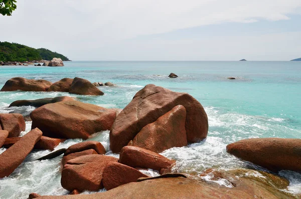 Tropischer Strand auf den Seychellen — Stockfoto