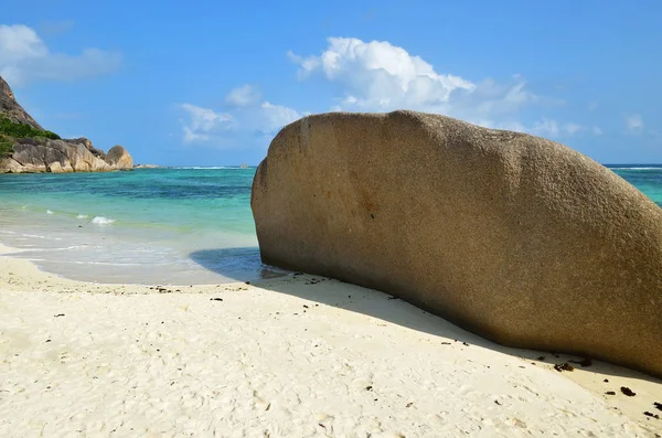 Playa tropical en las islas Seychelles — Foto de Stock