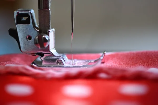 Sewing machine, sewing process in the phase of sewing — Stock Photo, Image