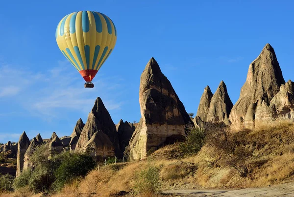 Hőlégballonos sétarepülés, Cappadocia, Törökország — Stock Fotó
