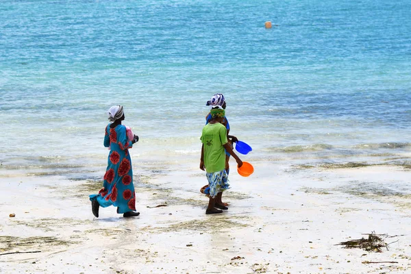 Ženy, Kendwa, Zanzibar, Tanzanie, Afrika — Stock fotografie