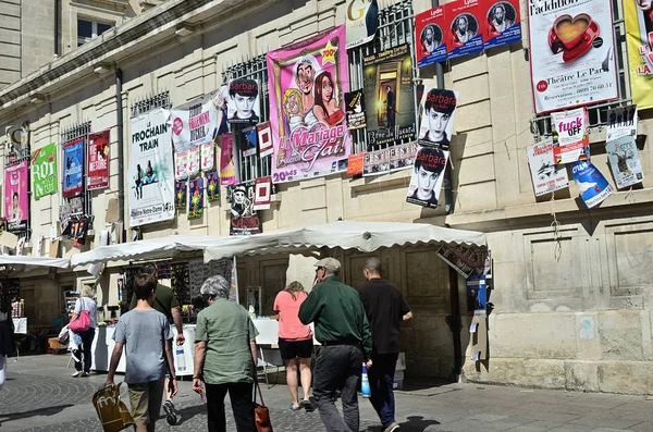 Plakate auf der Straße, Avignon Theaterfestival — Stockfoto