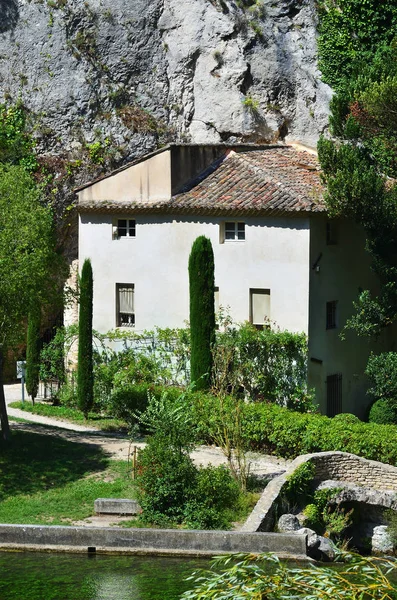 Fontaine de vaucluse, Prowansja, Francja — Zdjęcie stockowe