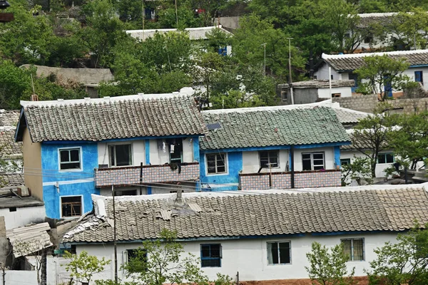 Severní Korea. Činžovní domy v Wonsan — Stock fotografie