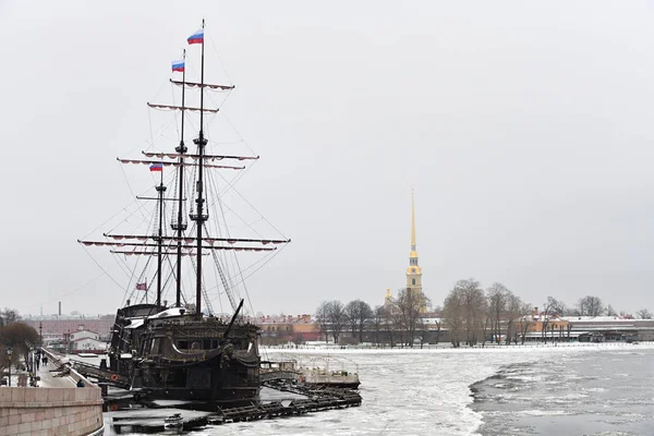 Flying Dutchman sailing ship. Winter Day at the waterfront in St — Stock Photo, Image