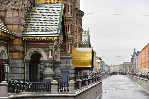 Griboedov channel and Cathedral of Our Savior on Spilled Blood, — Stock Photo, Image