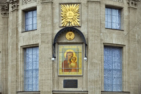 俄罗斯圣彼得堡 2020年1月31日 圣彼德堡喀山大教堂正面的圣母女神像 建筑背景 — 图库照片