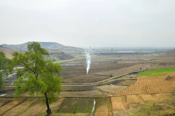 Noord Korea April 2019 Landelijk Landschap Boeren Cultiveren Een Landbouwveld — Stockfoto