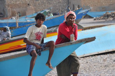 Qalansiyah, Yemen - 10 Mart 2010: Qalansiyah 'daki Socotra adasında kimliği belirsiz balıkçılar