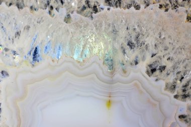 Beyaz akik vurgulanan kesme