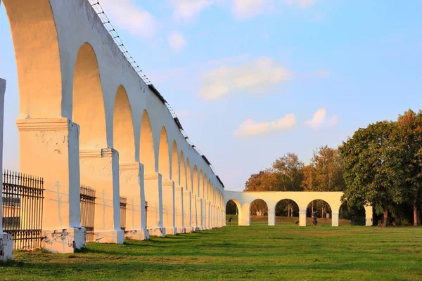 Yaroslav'ın mahkeme Veliky Novgorod kemer
