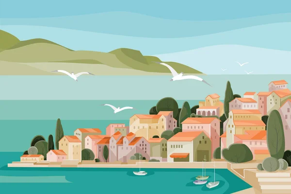 Paisaje mediterráneo con mar, montañas, playa y casitas con tejados rojos y gaviotas sobrevolando todo , — Vector de stock