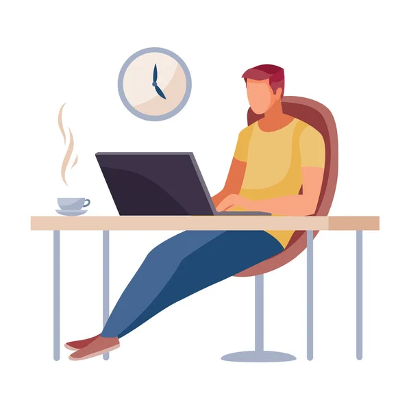 Um homem senta-se em uma cadeira de trabalho em uma mesa e trabalha em um laptop, há uma xícara com koi na mesa, um relógio pendura na parede, trabalho, freelance, ilustração vetorial, eps — Vetor de Stock