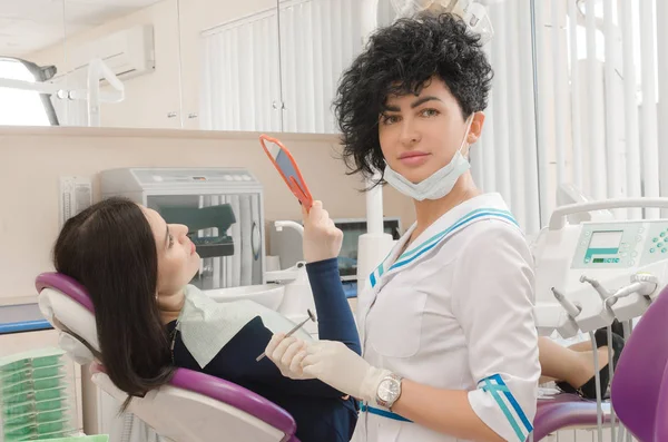 Patient on reception at the dentist — Stock Photo, Image