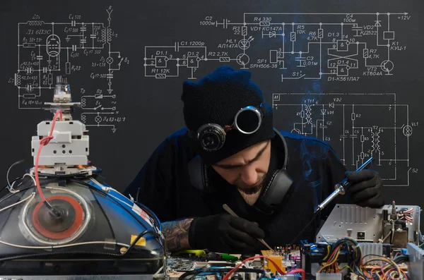  adam elektronik tamirde devreye girer