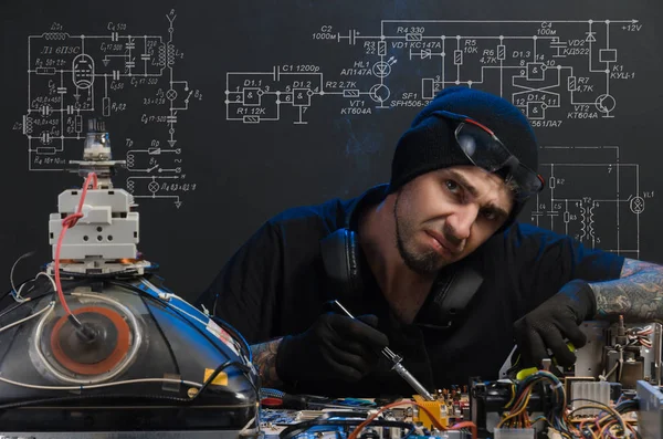  adam elektronik tamirde devreye girer
