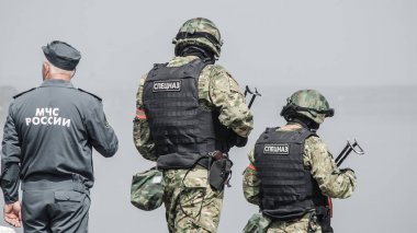 Rusya, Belgorod, 25 Temmuz 2016: egzersizleri özel askeri birimleri. Fırtına çeşitli şekillerde yakalanan Bankası