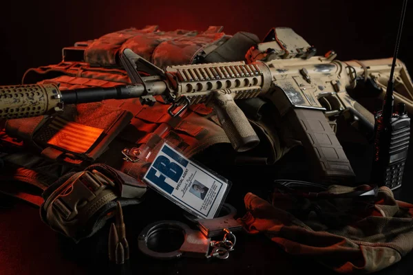 The weapons, armor, and ammunition of a special military unit or FBI police officer — Stockfoto