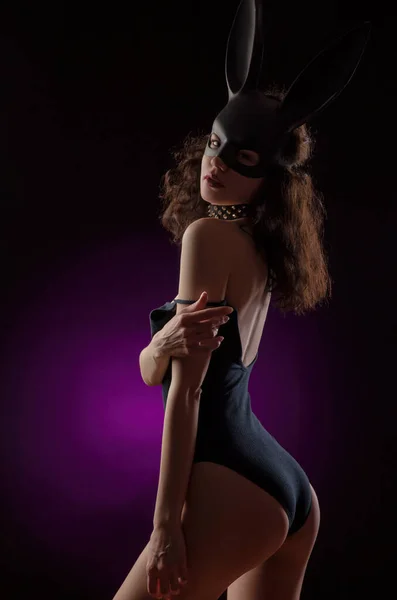 Menina sexy nu em uma máscara de coelho — Fotografia de Stock
