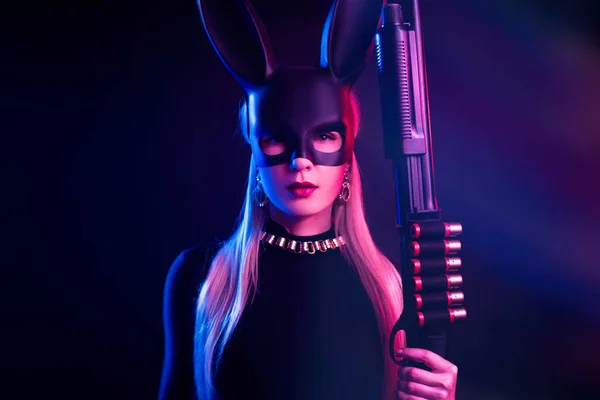 Girl in a rabbit mask with a shotgun — Stock Photo, Image