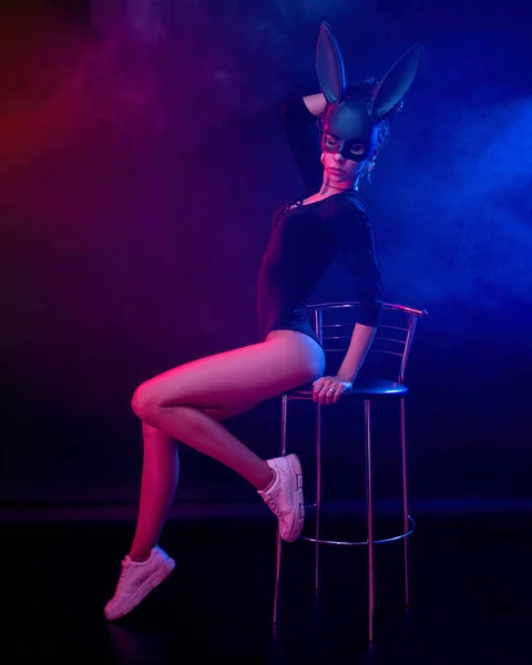 Beautiful Girl Bodysuit Poses Photo Studio Dark Background Neon Light — Stock Photo, Image