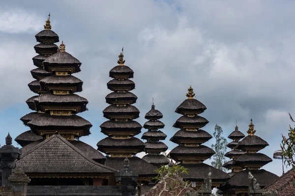 Dachy świątyni Besakih — Zdjęcie stockowe