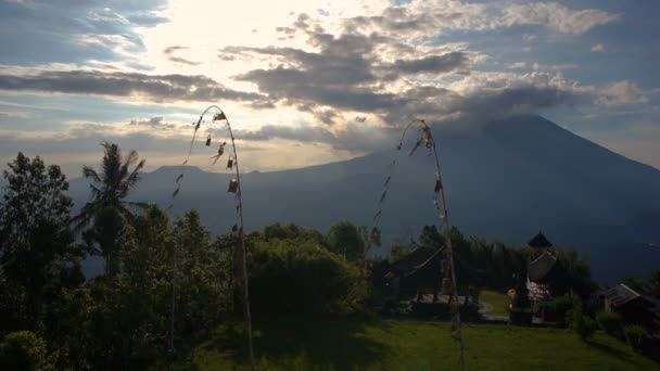Ηλιοβασίλεμα στο ηφαίστειο Gunung Agung — Αρχείο Βίντεο