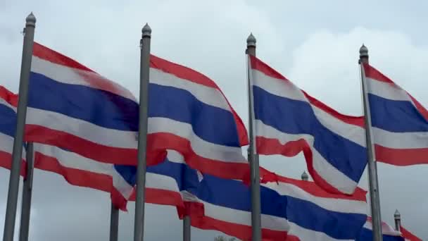 Thaiföld integetett a szél zászlói — Stock videók