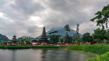 Pura ulun danu Tapınağı 