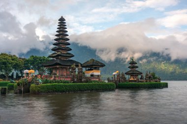 Pura Ulun Danu tapınağı manzarası