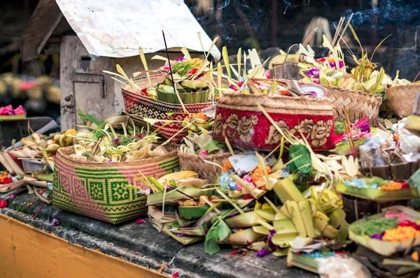 Ritual balinese baskets — Stock Photo, Image