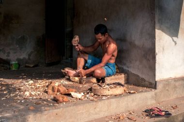 Bali dili marangoz iş başında