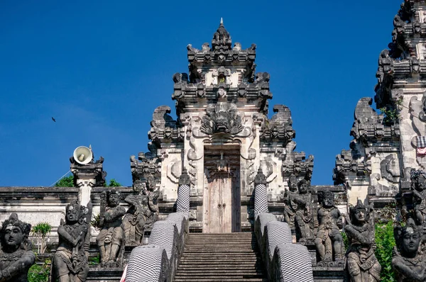 Wejście do świątyni Pura Lempuyang na Bali — Zdjęcie stockowe