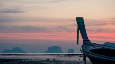 Longtail günbatımı üzerinde