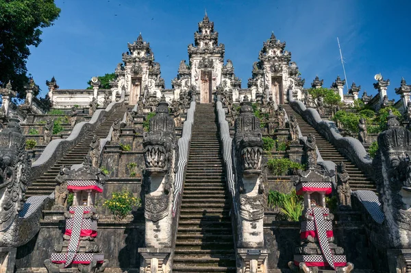 Majestätiska balinesiska tempel Pura Lempuyang — Stockfoto